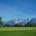 Blick vom Golfgrün auf die Kitzbüheler Alpen