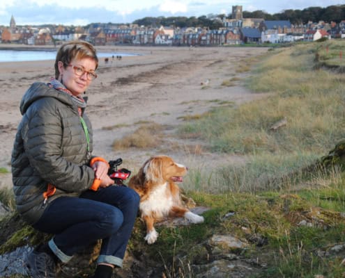 Maria Strandberg vor der Kulisse von North Berwick