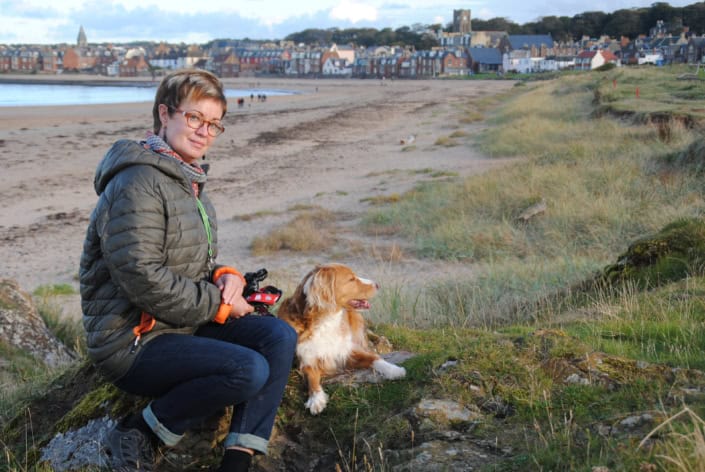 Maria Strandberg vor der Kulisse von North Berwick