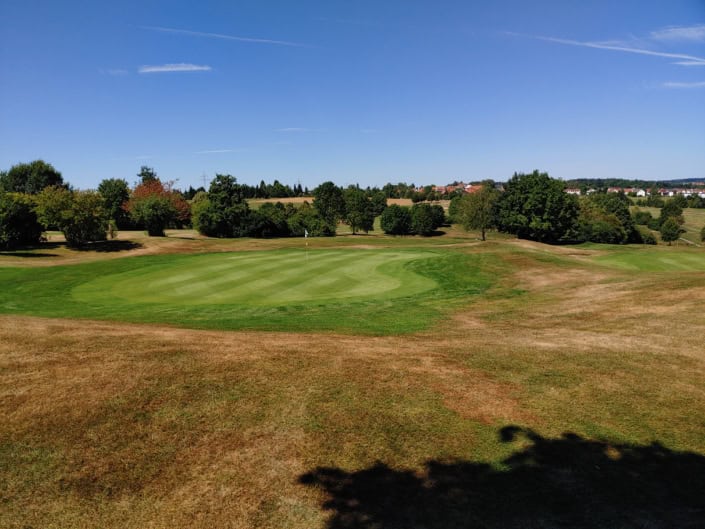 Ausgetrockneter Golfplatz