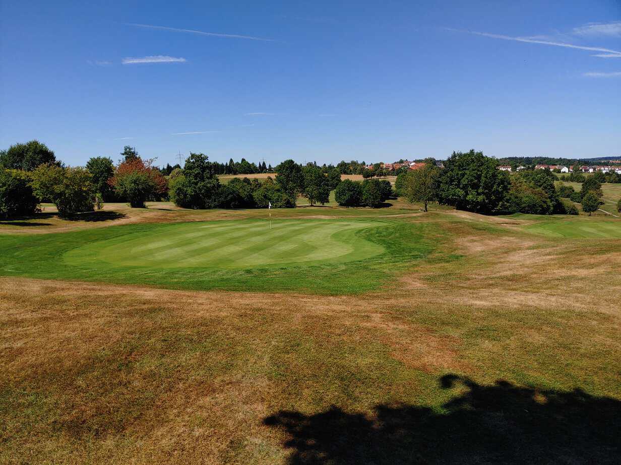 Ausgetrockneter Golfplatz