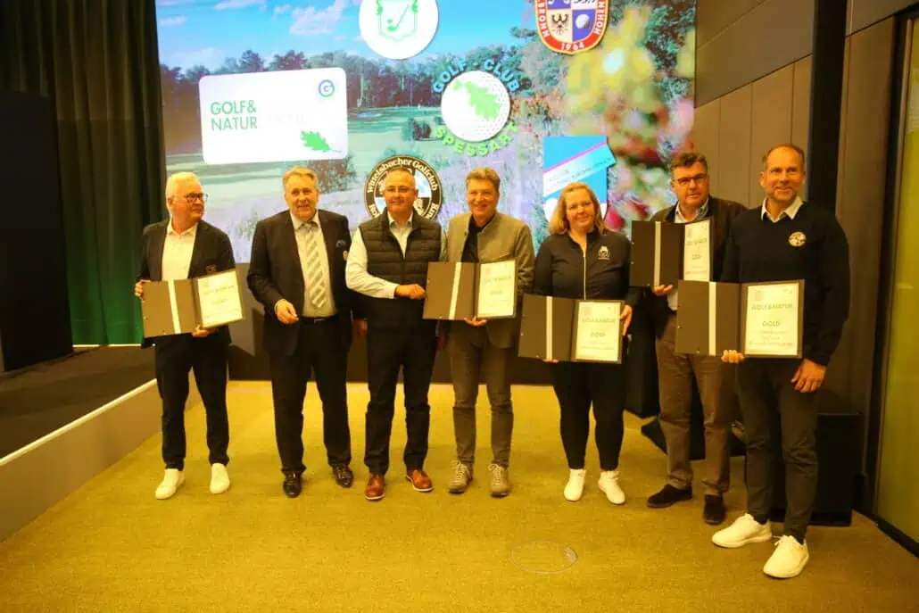 Gruppenbild von Vertretern von Golfclubs