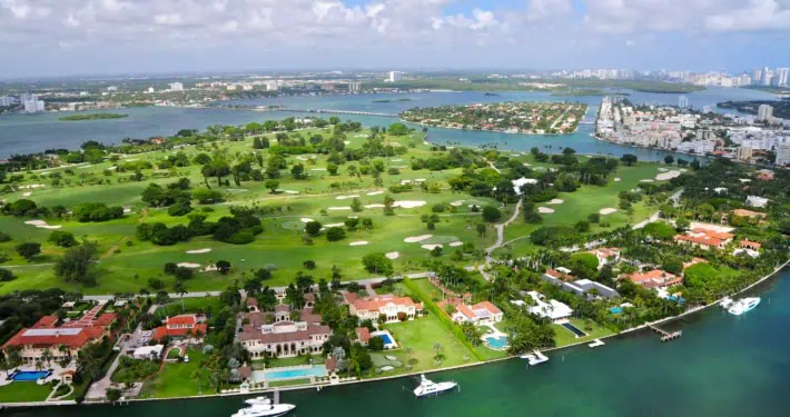 Drohnenfoto einer Golf-Community in Florida