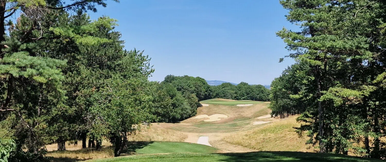 Golf course in intense heat with proper irrigation - Golf & CC Bossey - Photo by Petra Himmel Golf course in intense heat with proper irrigation - Golf & CC Bossey - Photo by Petra Himmel
