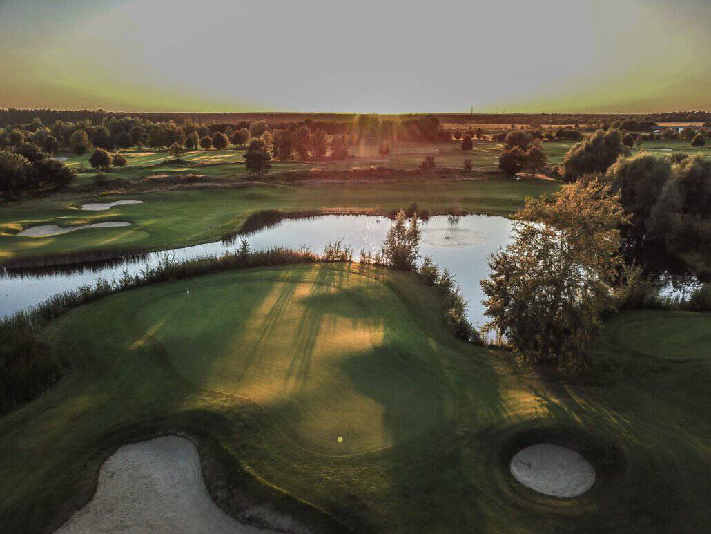 Multifunctional golf courses
