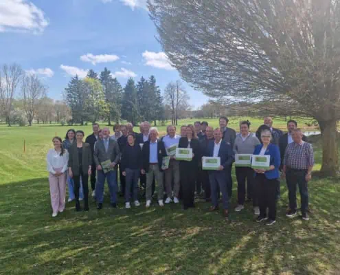 Seven golf courses honored by Thorsten Glauber at Blühpakt Bayern